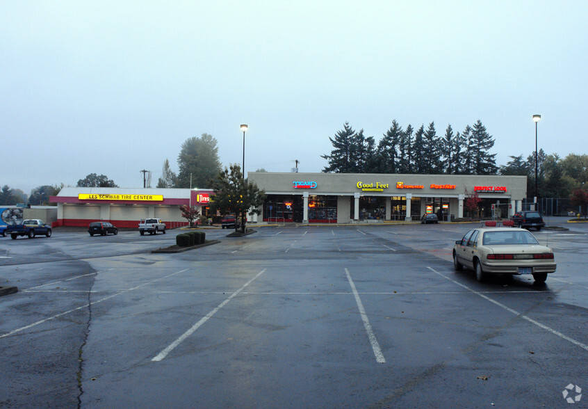 11571-11581 SW Pacific Hwy, Portland, OR for lease - Building Photo - Image 2 of 6