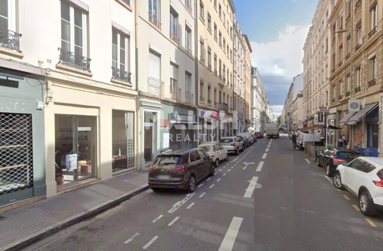 Retail in Lyon for sale Building Photo- Image 1 of 3
