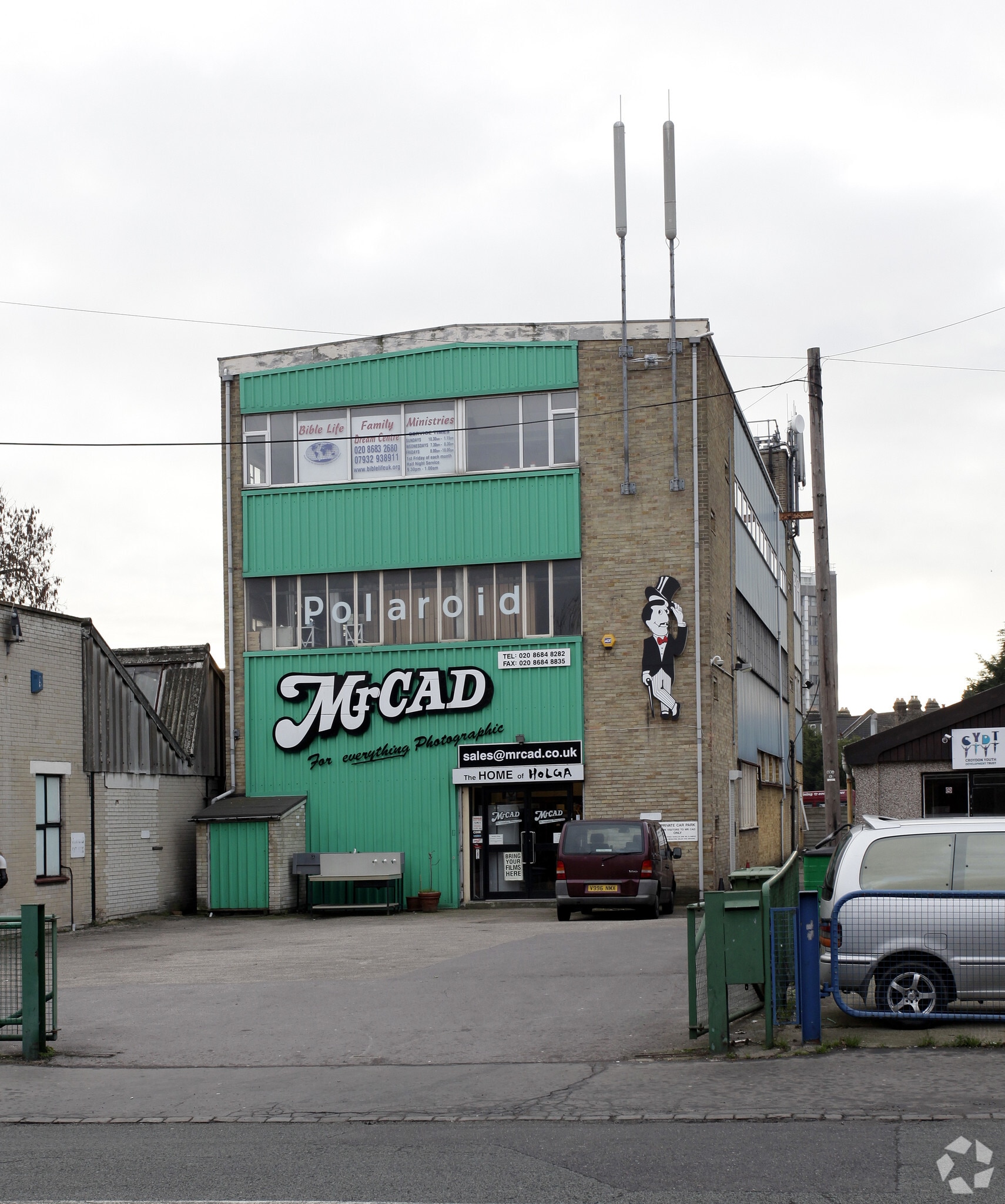 64-68 Windmill Rd portfolio of 3 properties for sale on LoopNet.com Primary Photo- Image 1 of 4