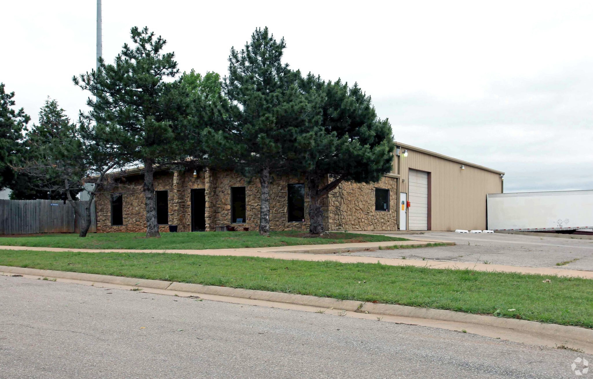 4455 Woods and Sons Ave, Edmond, OK for lease Primary Photo- Image 1 of 26