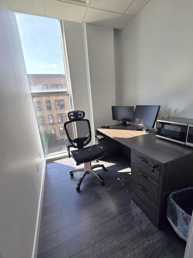 31-19 Newtown Ave, Astoria, NY for lease Interior Photo- Image 1 of 6