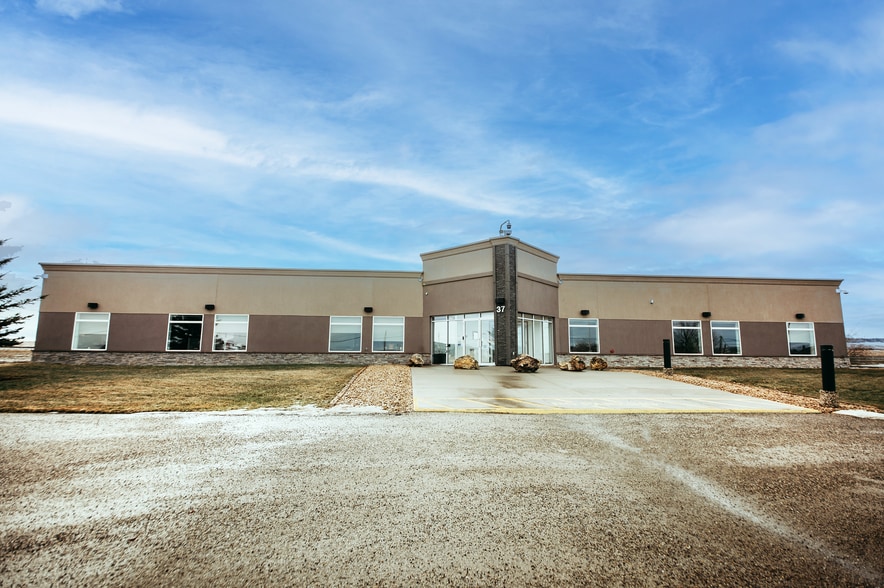 37 Vic Turner Airport Rd, Dawson Creek, BC for sale - Building Photo - Image 2 of 21