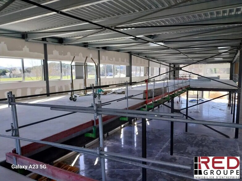 Industrial in Marignane for sale - Building Photo - Image 2 of 14