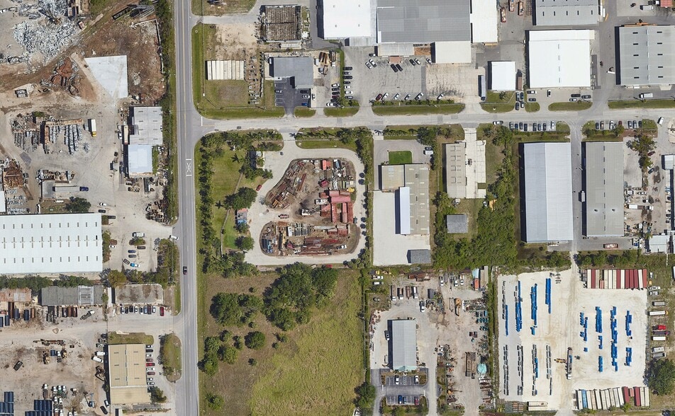 3401 Old Metro Pky, Fort Myers, FL for lease - Building Photo - Image 2 of 3