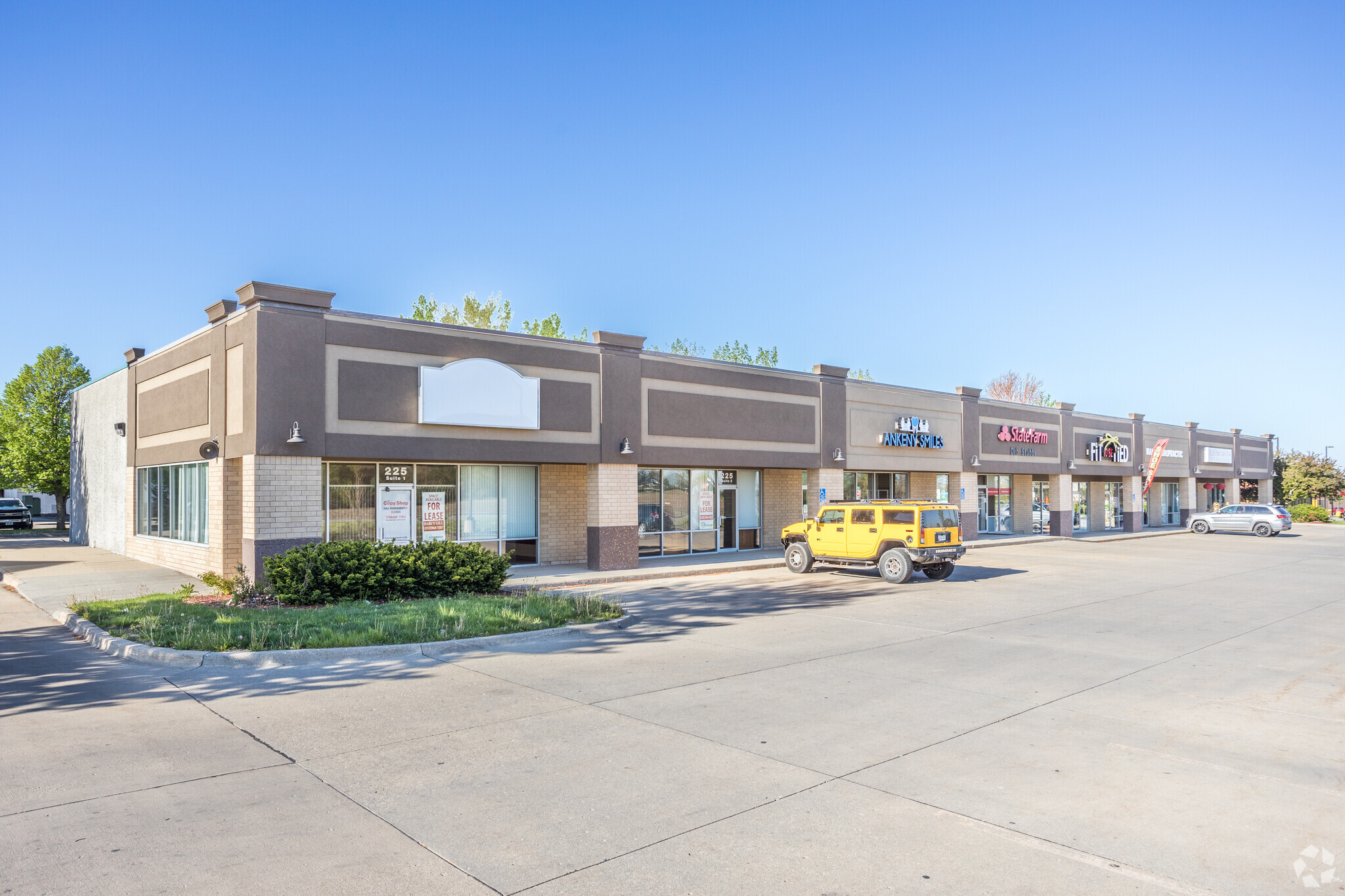 225 SE Oralabor Rd, Ankeny, IA for lease Building Photo- Image 1 of 5