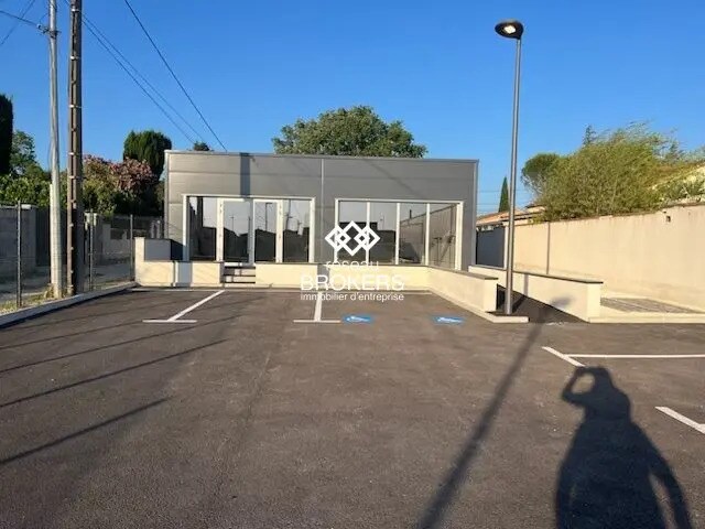 Office in Bollène for lease - Building Photo - Image 2 of 12