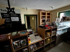 345 Scott Ellis Gdns, London for lease Interior Photo- Image 2 of 2