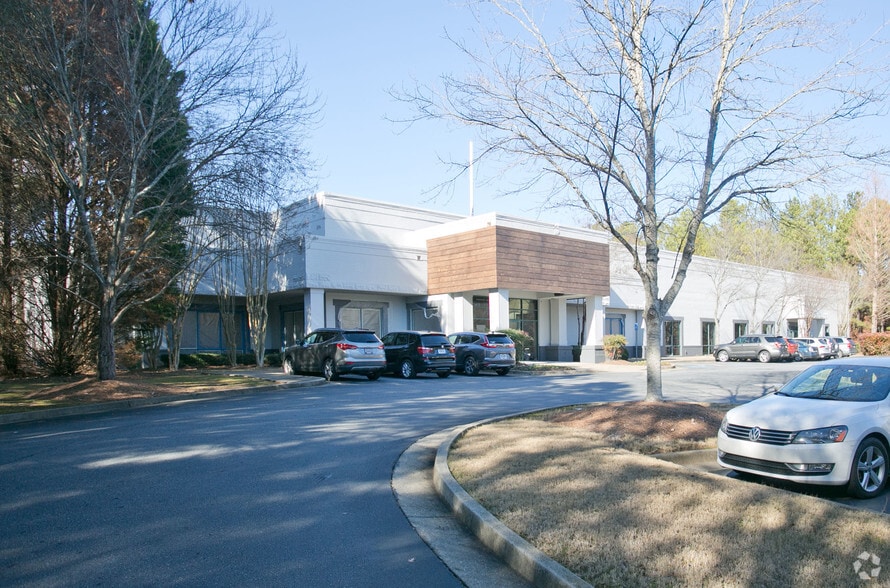 1515 Woods Pky, Roswell, GA 30076