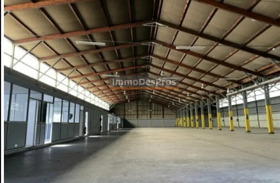 Flex in Seclin for lease - Building Photo - Image 2 of 7