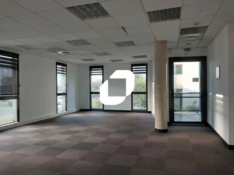 Office in Montpellier for lease - Interior Photo - Image 2 of 8