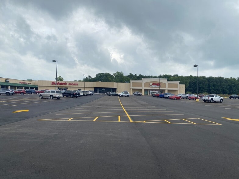 2008 N Wayne St, Angola, IN for lease - Building Photo - Image 1 of 4