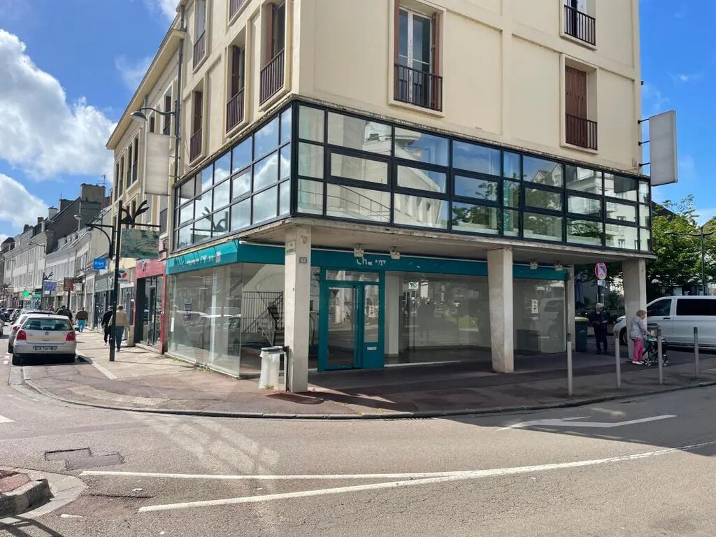 Location Commerce 60 m² à 207 m² - Photo 1