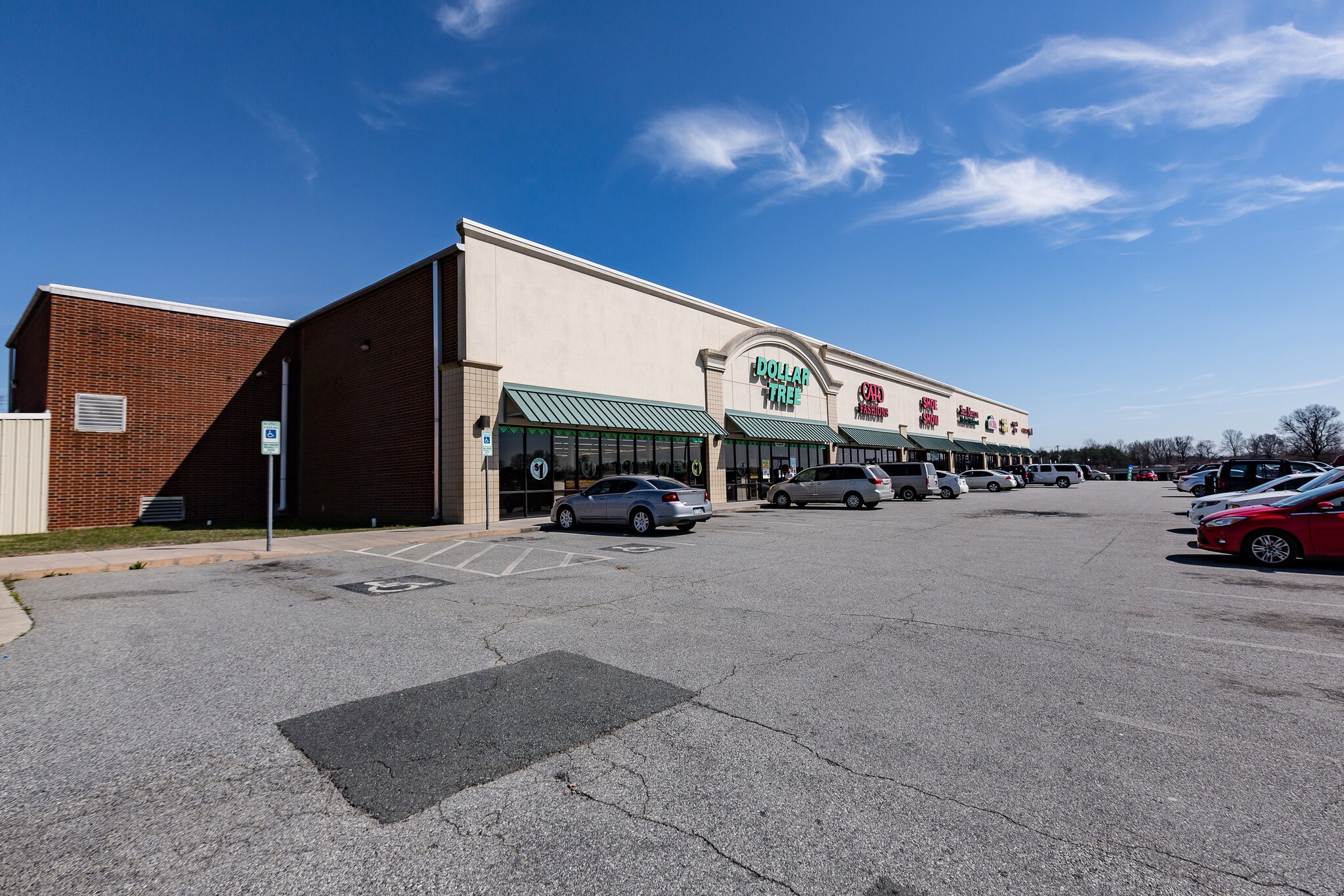 131 Commerce Ln, Mayodan, NC 27027 Mayodan Shopping Center