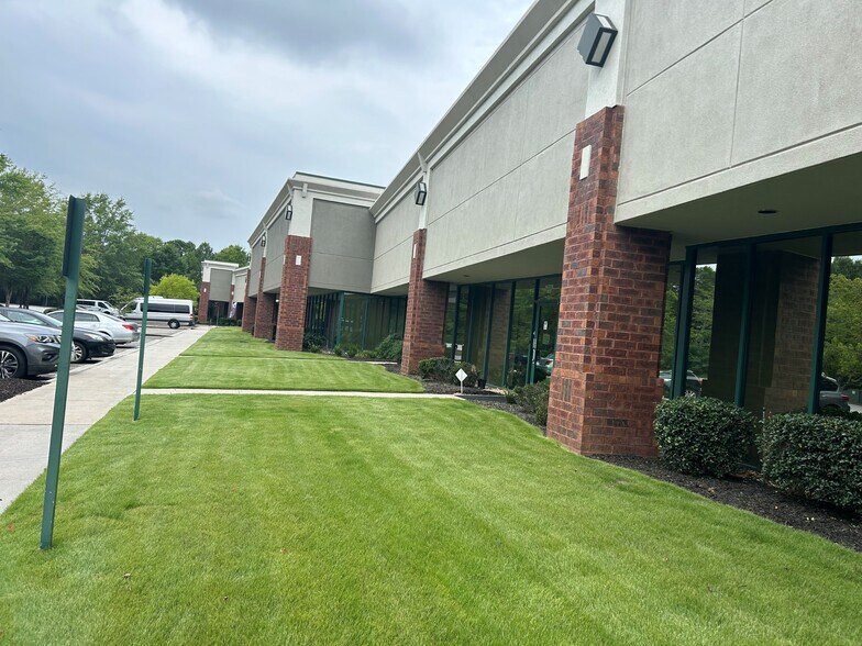 1305 Lakes Pky, Lawrenceville, GA for lease - Building Photo - Image 1 of 7