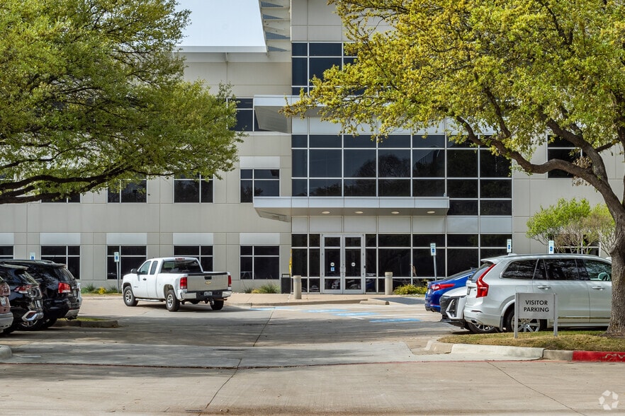 8616 Freeport Pky, Irving, TX for lease - Building Photo - Image 2 of 4