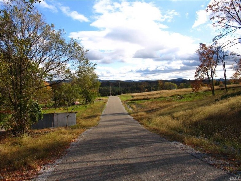 16 Silvertail Rd, Chester, NY for sale - Building Photo - Image 1 of 1