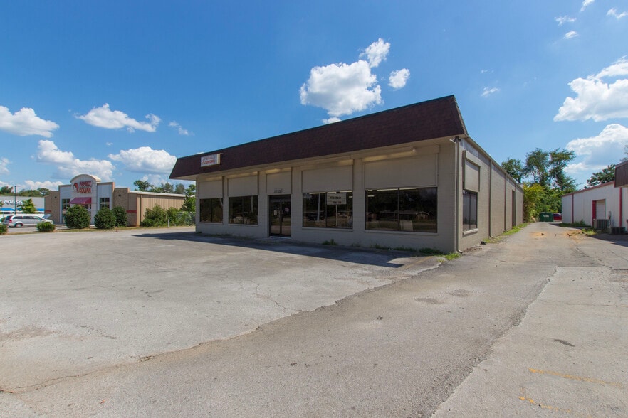 2733 University Dr NW, Huntsville, AL for sale - Building Photo - Image 2 of 15
