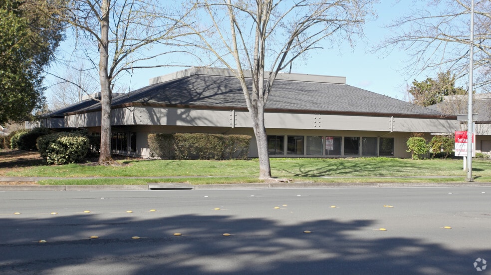 2461 Summerfield Rd, Santa Rosa, CA 95405