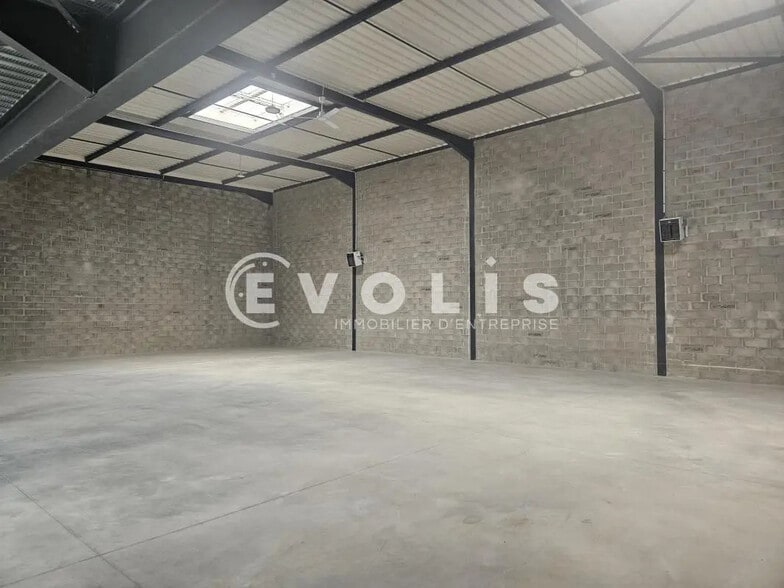 Flex in Marolles-en-Hurepoix for sale - Interior Photo - Image 3 of 11