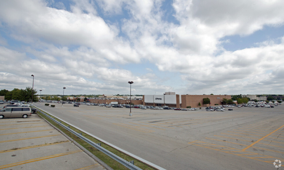 101 N Range Line Rd, Joplin, MO for lease - Building Photo - Image 1 of 4