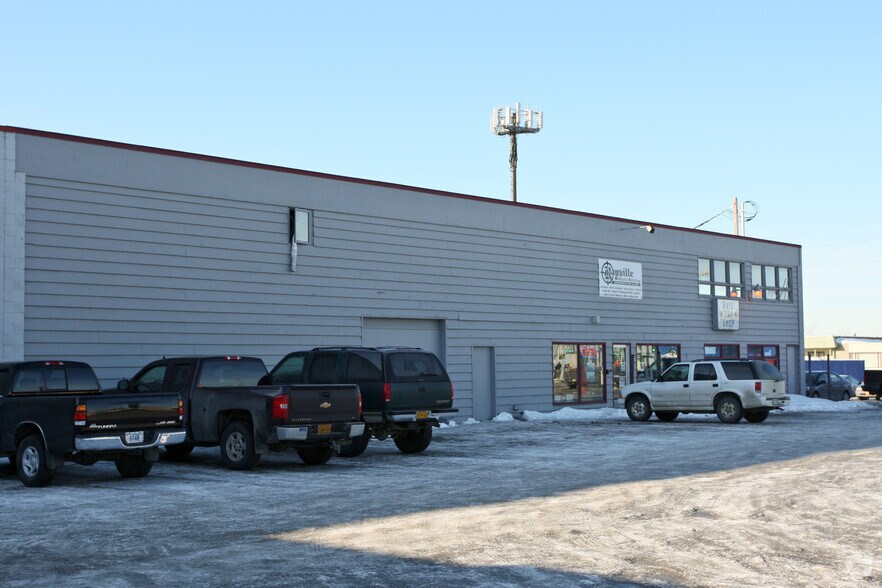 726 E 15th Ave, Anchorage, AK for sale - Primary Photo - Image 1 of 1