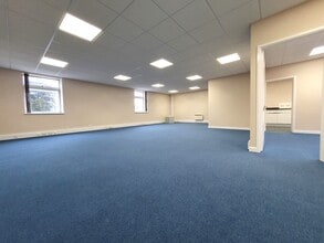 Alvescot Rd, Carterton for lease Interior Photo- Image 2 of 3