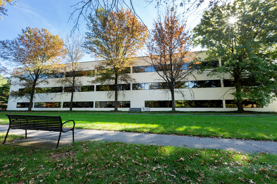 9711 Medical Center Dr, Rockville, MD for lease - Building Photo - Image 3 of 7