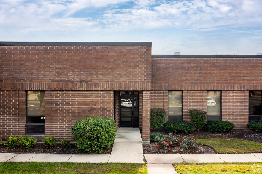 950-960 N Dupage Ave, Lombard, IL for lease - Building Photo - Image 2 of 5