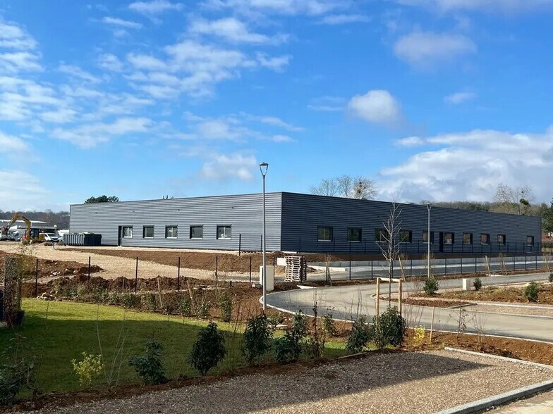 Office in Châtillon-le-Duc for lease - Building Photo - Image 2 of 4