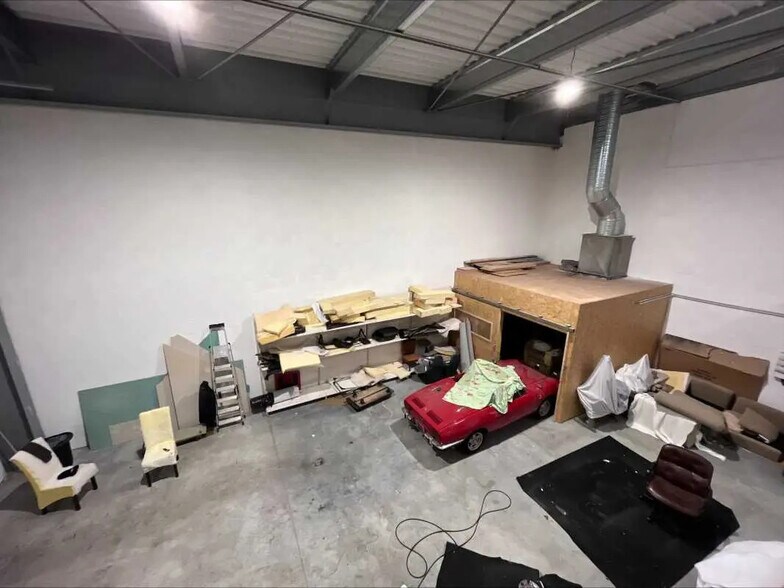 Flex in Bruz for lease - Building Photo - Image 3 of 7