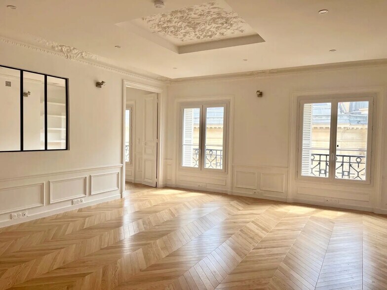 Office in Paris for lease - Interior Photo - Image 2 of 7