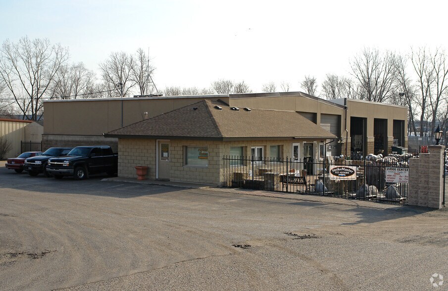 175 SW Old Highway 8, New Brighton, MN for sale - Building Photo - Image 1 of 1