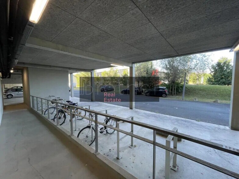 Office in Bordeaux for lease - Building Photo - Image 3 of 7