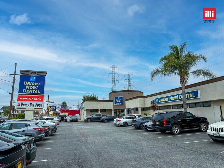 17601-17615 Lakewood Blvd, Bellflower, CA for lease - Building Photo - Image 3 of 8