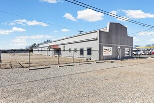 2301 N Main St, Paris TX - Retail Space