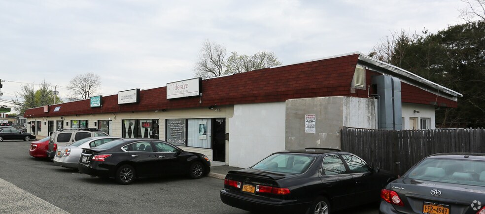 100 Newbridge Rd, Hicksville, NY for sale - Primary Photo - Image 1 of 1