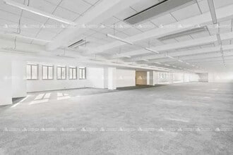 23-23 Avenue D'Italie, Paris for lease Interior Photo- Image 2 of 8