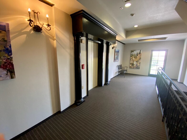 55 Main St, Colleyville, TX for lease - Lobby - Image 3 of 9