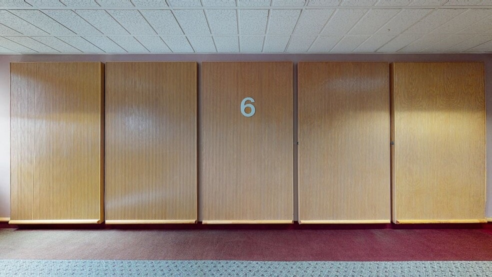 5 Severance Cir, Cleveland Heights, OH for lease - Matterport 3D Scan - Image 3 of 21