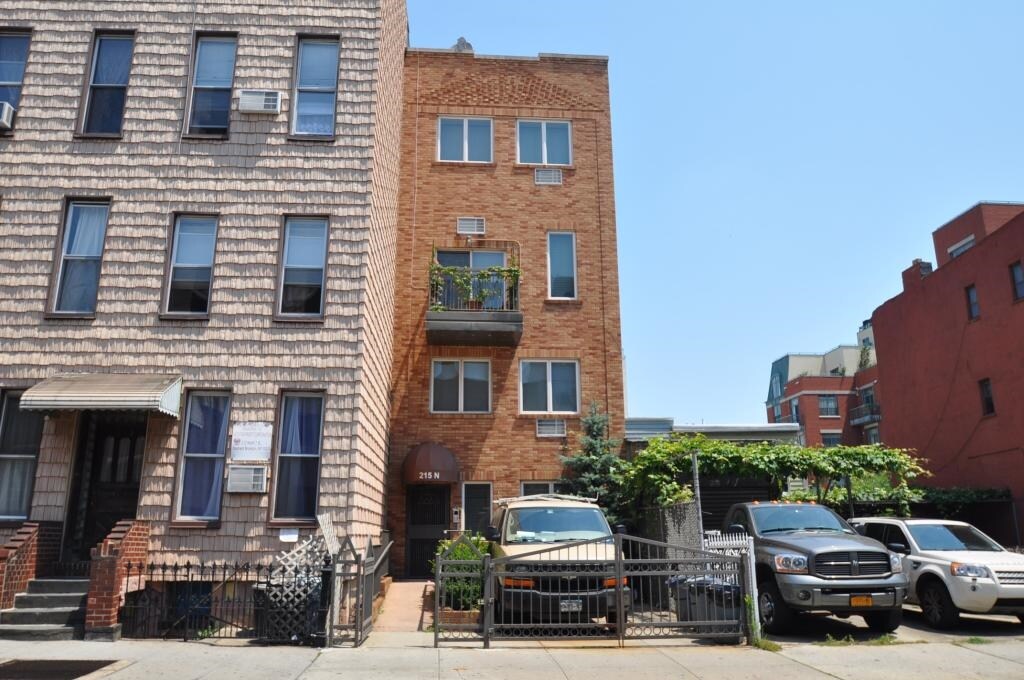 215 N 7th St, Brooklyn, NY for sale Primary Photo- Image 1 of 1