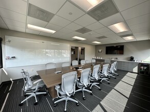 1422 E Grayson St, San Antonio, TX for lease Building Photo- Image 1 of 9