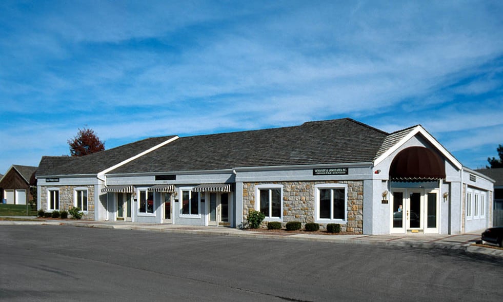 688 SE Bayberry Ln, Lee's Summit, MO for lease - Building Photo - Image 3 of 10