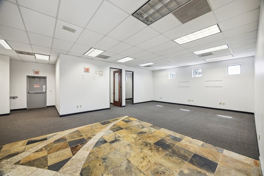 500 Durham Dr, Houston, TX for lease - Building Photo - Image 3 of 7