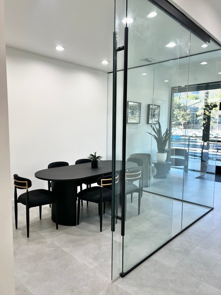 3130-3136 1/2 Foothill Blvd, La Crescenta, CA for lease - Lobby - Image 3 of 11