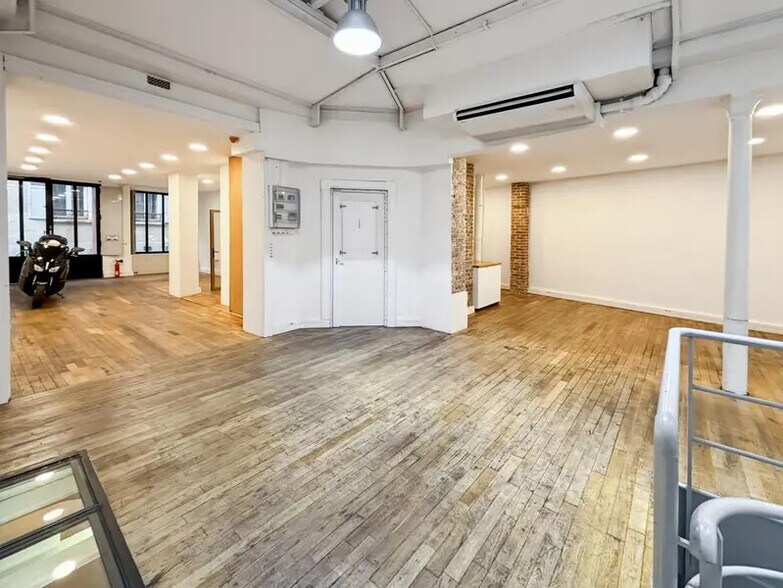 Office in Paris for lease - Building Photo - Image 2 of 8