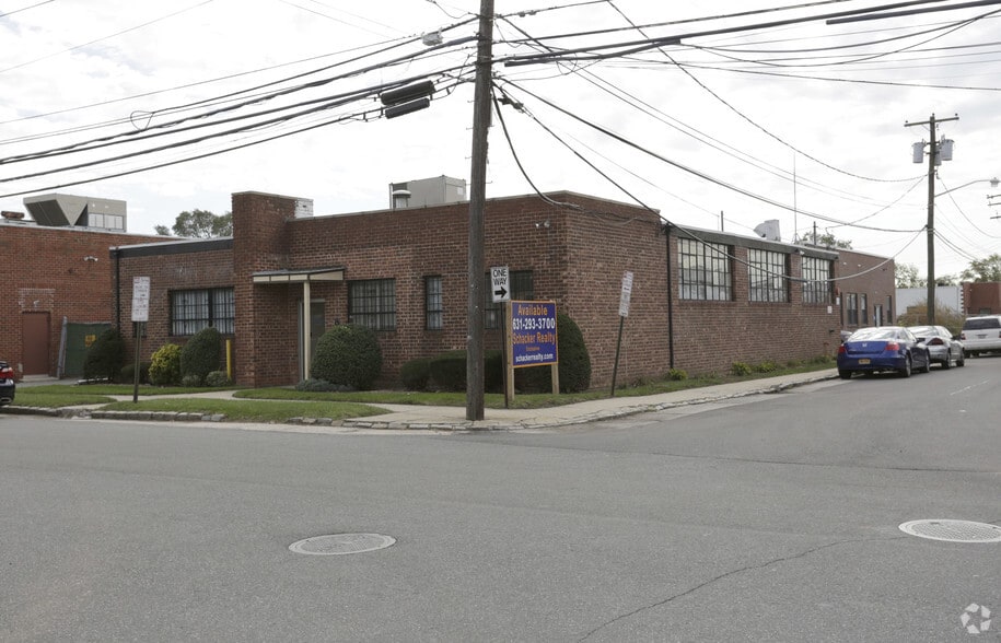 662 Main St, Westbury, NY for sale - Building Photo - Image 1 of 13