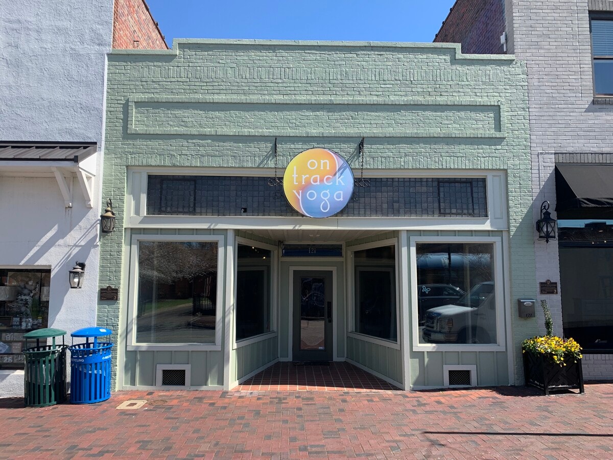 121 S Main St, Mount Holly, NC 28120