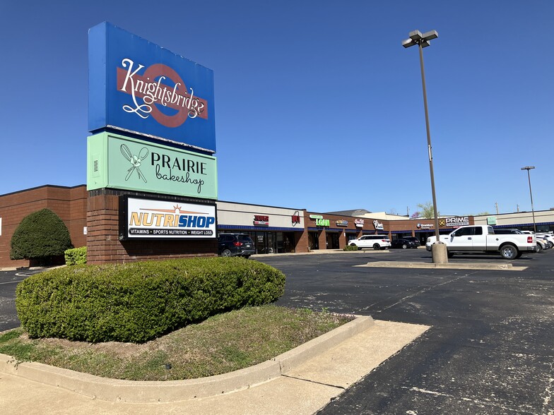 401-435 E 2nd Ave, Owasso, OK for lease - Building Photo - Image 1 of 9