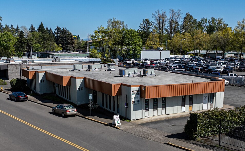 71 Centennial Loop, Eugene, OR for lease - Building Photo - Image 2 of 6