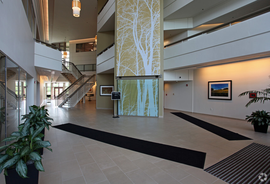 4551 W 107th St, Overland Park, KS for lease - Lobby - Image 3 of 10